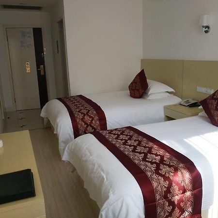 Huijing Holiday Hotel Shanghai Exterior photo